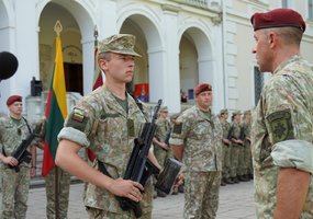 Radvilų rūmuose Lietuvai prisiekė kariai savanoriai - 5