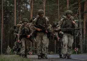 Pabradės poligone vyko kasmetinės geriausių pėstininkų varžybos - 11