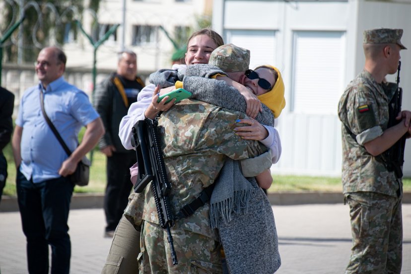 Tarnauti Lietuvos valstybei prisiekė apie 300 karių