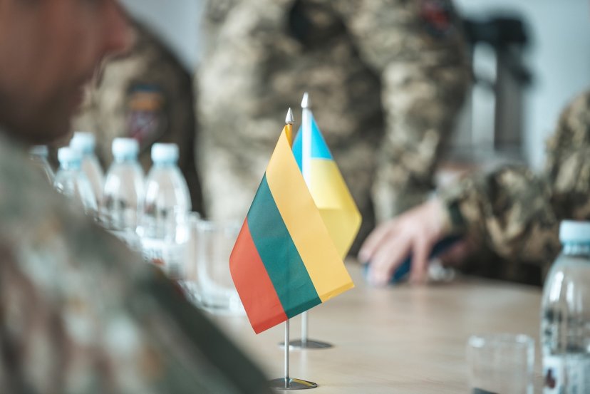 Ukrainiečių delegacijos dėmesio centre – karinio mokymo patirties apsikeitimas