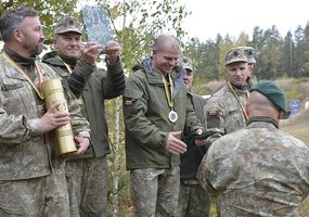 Pereinamoji kovinio šaudymo varžybų taurė lieka Generolo Adolfo Ramanausko kovinio rengimo centre - 4