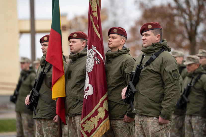 Kariai savanoriai prisiekė prie paminklo Vyčio apygardos partizanams atminti