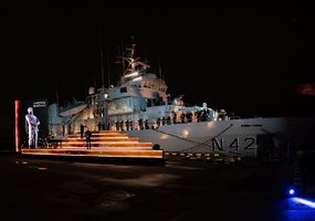Lietuvos karžygio statutėlė įteikta kariui už išgelbėtą skęstančiosios gyvybę - 1