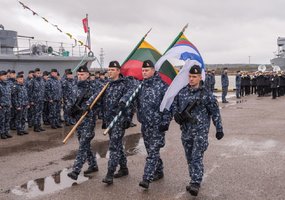Priešmininio laivo „Kuršis“ įgula apdovanota medaliais „Už tarptautines operacijas“ - 1