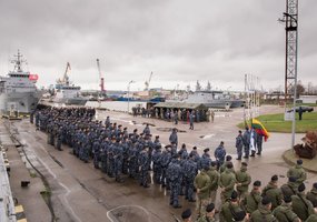 Priešmininio laivo „Kuršis“ įgula apdovanota medaliais „Už tarptautines operacijas“ - 4