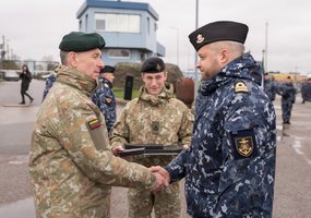 Priešmininio laivo „Kuršis“ įgula apdovanota medaliais „Už tarptautines operacijas“ - 6