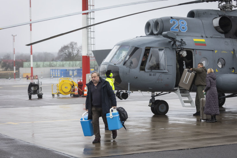 Lietuvos karinių oro pajėgų sraigtasparnis pergabeno donoro organą