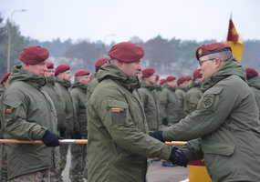 Naujai paskirtam KASP Dainavos apygardos 1-osios rinktinės vadui įteikta kovinė vėliava - 5