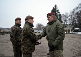 Naujai paskirtam KASP Dainavos apygardos 1-osios rinktinės vadui įteikta kovinė vėliava - 8
