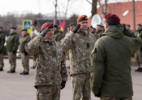 Priesaikos metu kariai savanoriai užsidėjo beretes - 2