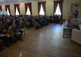Ukrainos krašto apsaugos ir vidaus reikalų sistemų atstovai konferencijoje pasidalijo kare... - 1