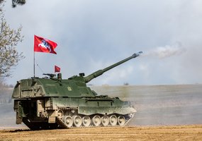 Lietuvos kariuomenės artileristai su haubicomis PzH2000 dalyvavo tarptautinėse pratybose Vokietijoje - 12