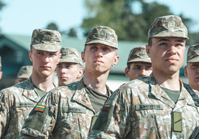 Bazinį kario kursą baigė virš 400 karių - 3