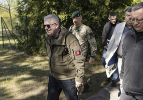 Krašto apsaugos ministras ir kariuomenės vadas Vokietijoje lanko Lietuvos instruktorius,... - 8
