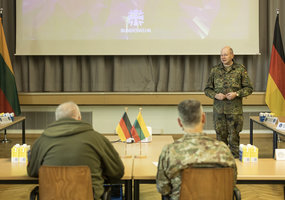 Krašto apsaugos ministras ir kariuomenės vadas Vokietijoje lanko Lietuvos instruktorius,... - 1