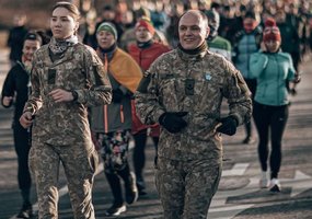 Didelėje Lietuvos kariuomenės šeimoje koja kojon žengia tėvai ir vaikai - 1