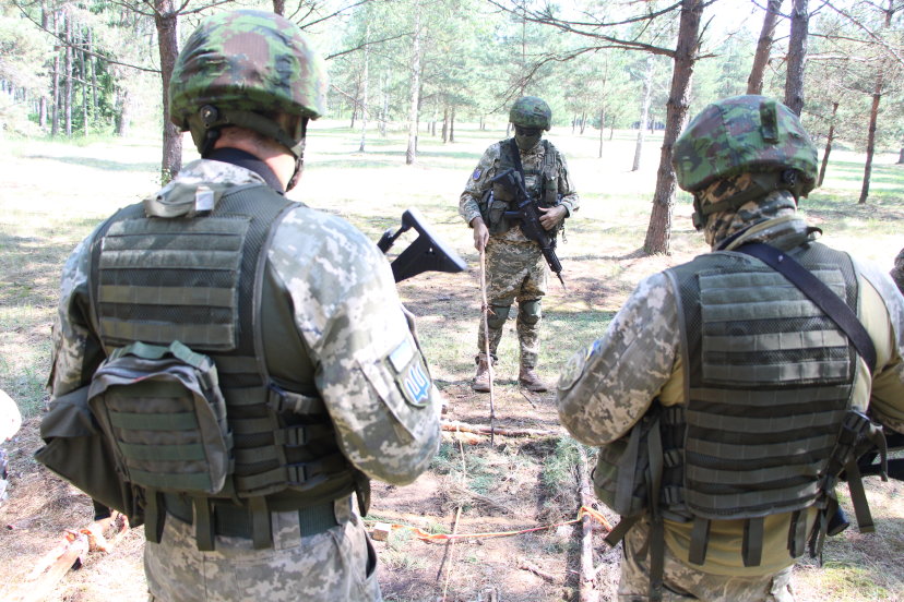 Ukrainos kariai pabaigė Tarptautinį instruktoriaus kursą