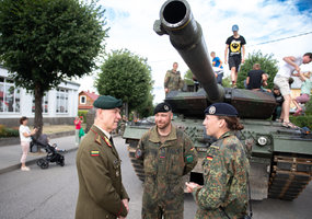 Lietuvos kariuomenės ir sąjungininkų kariai su technika dalyvavo Ignalinos miesto šventėje - 3