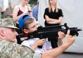 Lietuvos kariuomenės ir sąjungininkų kariai su technika dalyvavo Ignalinos miesto šventėje - 2