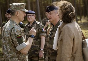 Pirmą kartą Lietuvoje savaeigės haubicos „Caesar“ atlieka ugnies uždavinius - 5