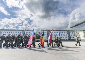Tarnybą Lietuvoje pradeda naujos rotacijos NATO Priešakinių pajėgų kovinė grupė  - 4