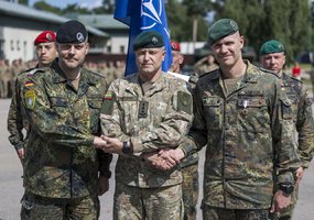 Tarnybą Lietuvoje pradeda naujos rotacijos NATO Priešakinių pajėgų kovinė grupė  - 16