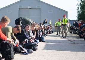 Daugiau negu pusė tūkstančio karių pradeda nuolatinę privalomąją pradinę karo tarnybą - 8