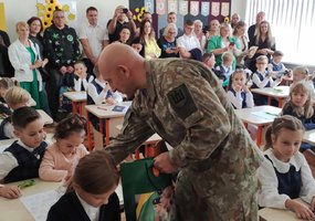Į mokyklas grįžtantiems mokiniams ir mokytojams – Lietuvos karių sveikinimai - 8