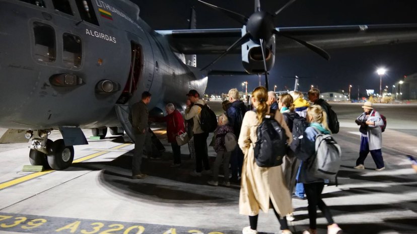 Iš Izraelio pakilo Karinių oro pajėgų orlaivis su pirmąja Lietuvos piliečių grupe