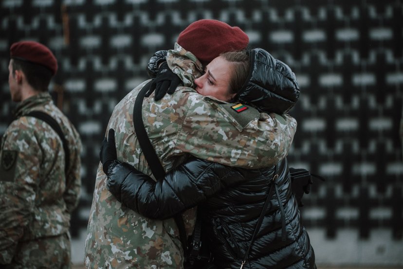 Prie memorialo Lietuvos partizanams prisiekė kariai savanoriai