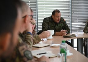 Logistikos valdybos vadas plk. Arūnas Dzidzevičius susitiko su Jungtinio greitojo reagavimo... - 1