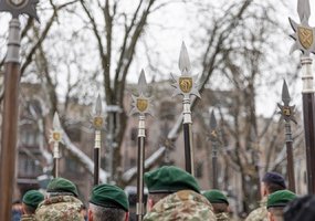 Lietuvos kariuomenės vyr. puskarininkis srž. mjr. R. Katinas perdavė spontoną, tarnybą tęs NATO... - 5