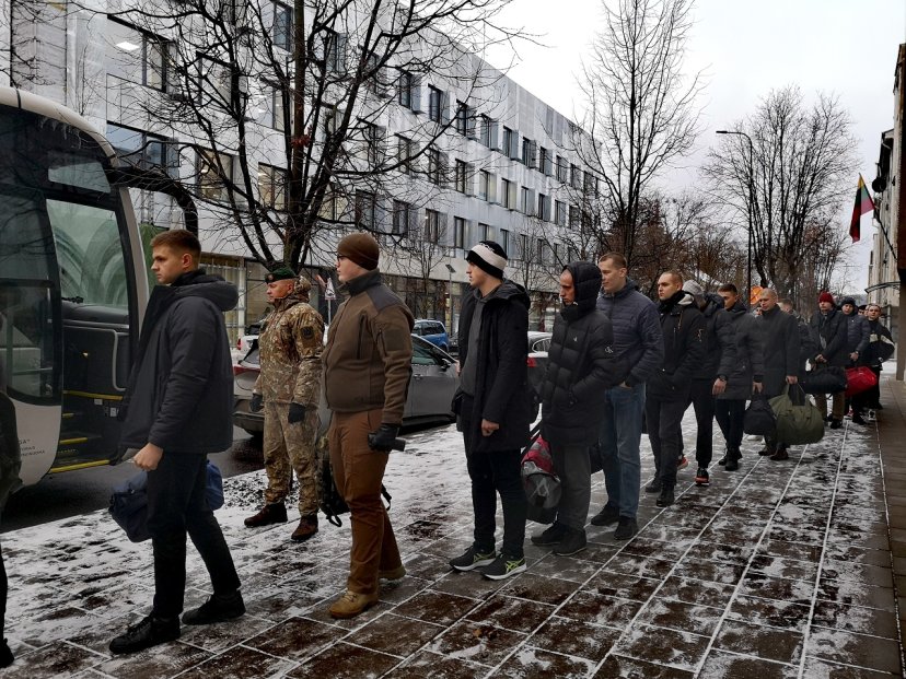 Paskutiniai šių metų karo prievolininkai išlydėti į Algirdo batalioną