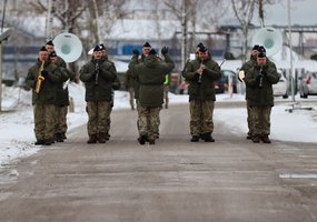 Oro gynybos bataliono kovinė vėliava perduota plk. ltn. Ovidijui Pilitauskui - 5
