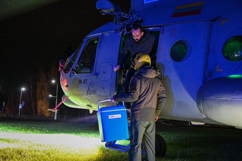 Karinių oro pajėgų sraigtasparniu sėkmingai pergabentas donoro organas