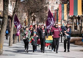 Kovo 11-ąją Karaliaus Mindaugo husarų bataliono kariai pažymėjo 34 valandas trukusiu estafetiniu... - 1