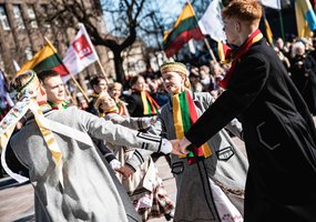 Kovo 11-ąją Karaliaus Mindaugo husarų bataliono kariai pažymėjo 34 valandas trukusiu estafetiniu... - 4