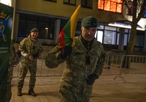 Kovo 11-ąją Karaliaus Mindaugo husarų bataliono kariai pažymėjo 34 valandas trukusiu estafetiniu... - 7