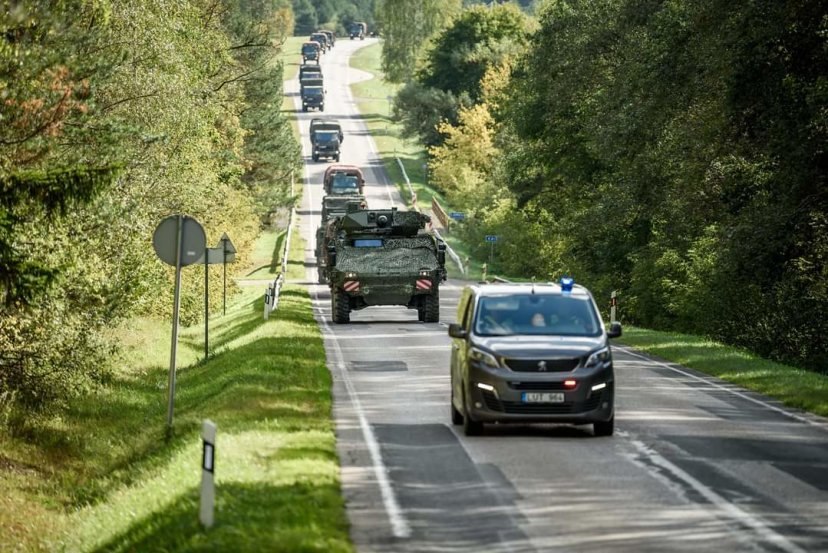 Lietuvos kariuomenė informuoja apie didelį karių ir karinės technikos judėjimą keliais,...