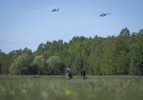Lietuvos ir JAV kariai bendrose pratybose treniruojasi atlikti oro operacijas - 7