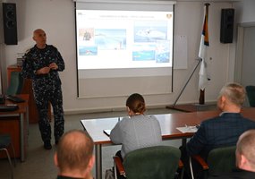 Tarptautinio saugumo ir gynybos forumo dalyviams  pademonstruota įtarimą keliančio laivo patikros... - 1