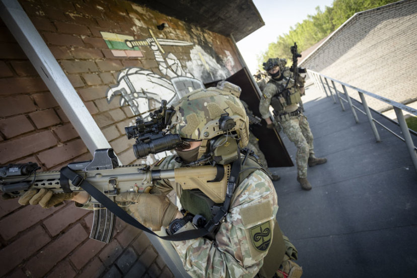 Lietuvoje vyksta operacija „Neptūno Kirtis 2024“ - paramą iš oro teikia NATO smogiamosios jūrų...