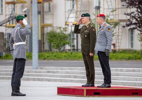 Kariuomenės vadui įteiktas aukščiausias Vokietijos valstybinis apdovanojimas - 3