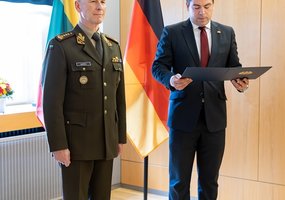 Kariuomenės vadui įteiktas aukščiausias Vokietijos valstybinis apdovanojimas - 12