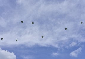 Priverstinio parašiuto skleidimo kurse treniravosi Ukrainos instruktoriai - 3