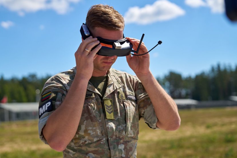 Lietuvos kariuomenėje vyksta dronų instruktorių kursas