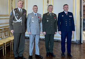 Kariuomenės vadui įteiktas aukščiausias Prancūzijos valstybinis apdovanojimas „Garbės legiono“... - 1