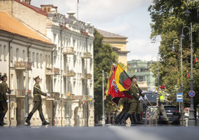 Lietuvos ginkluotųjų pajėgų vėliavų būriai atidavė pagarbą Prezidentui - 7