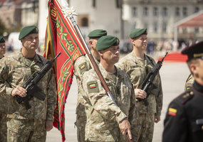 Lietuvos ginkluotųjų pajėgų vėliavų būriai atidavė pagarbą Prezidentui - 8