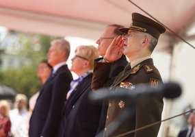 Lietuvos ginkluotųjų pajėgų vėliavų būriai atidavė pagarbą Prezidentui - 15